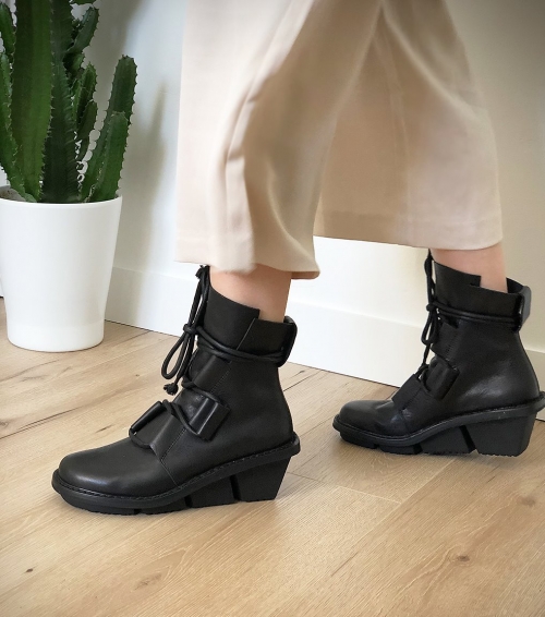 low boots mount f black