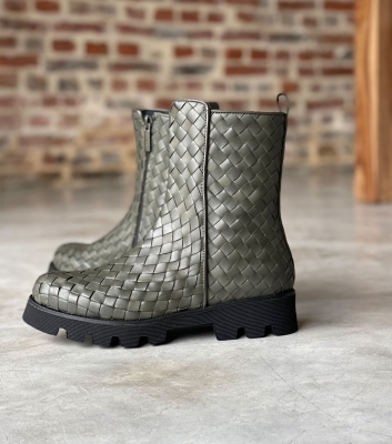 Botines caqui on sale