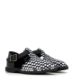 sandalias cerradas hand 1111 negro blanco