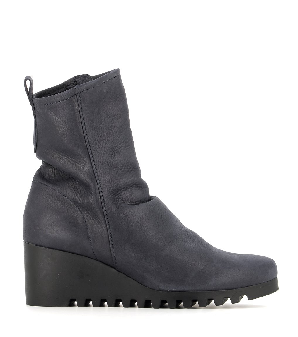boots larazo grey